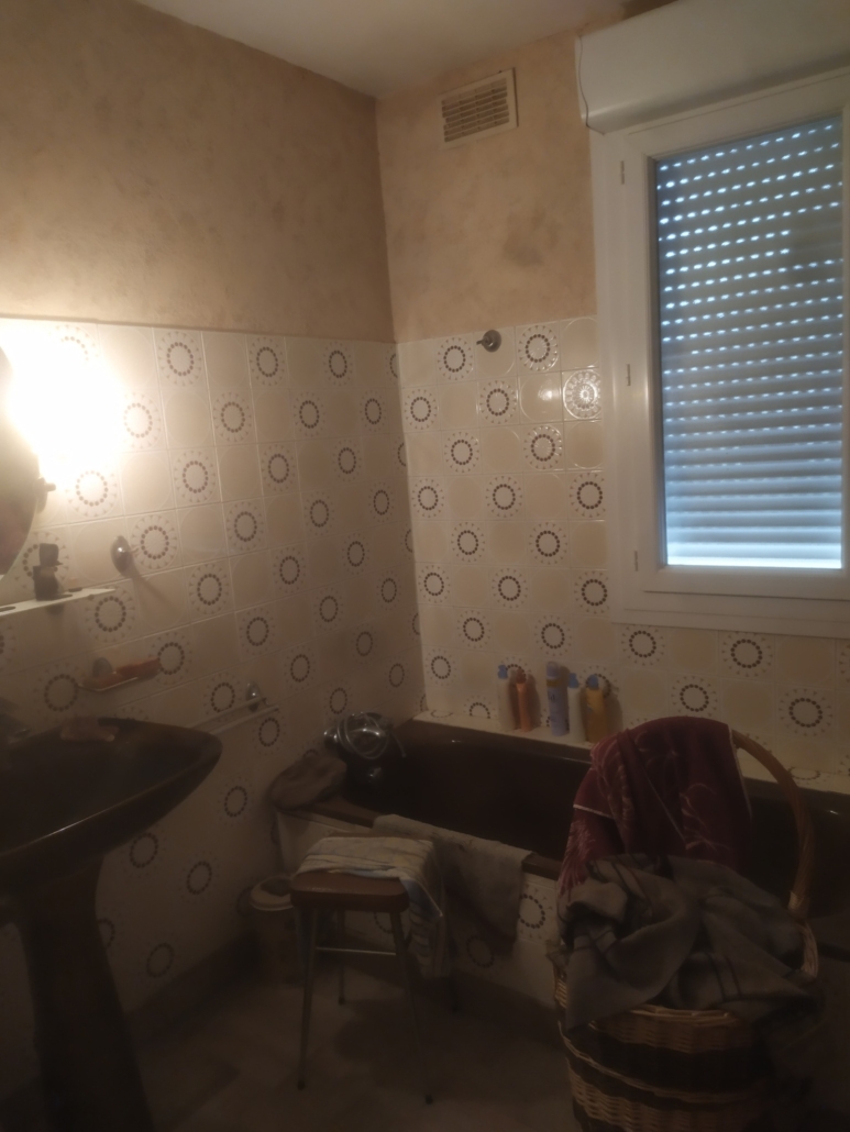 Adaptation complète d’une salle de bain pour une personne à mobilité réduite (PMR)